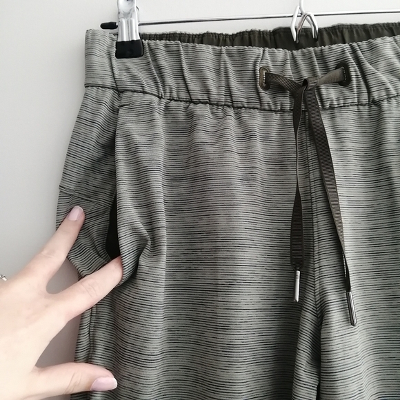 Lululemon On The Fly 28" Pants Wee Are From Space Sage Dark Olive Green 4 - Picture 5 of 16